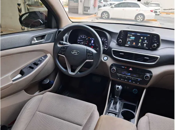Car image 18