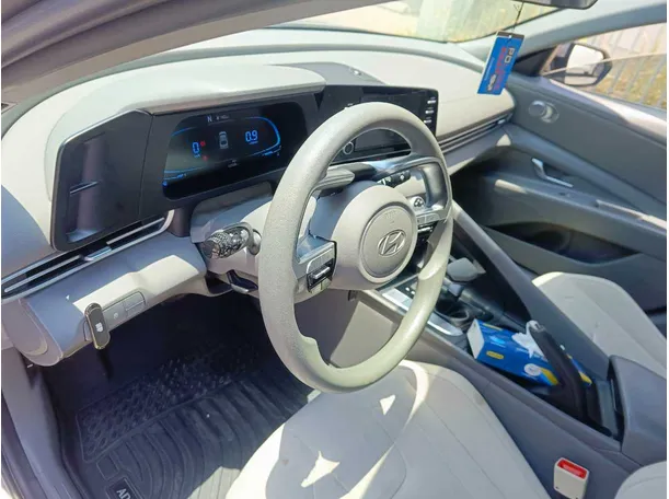 Car image 13