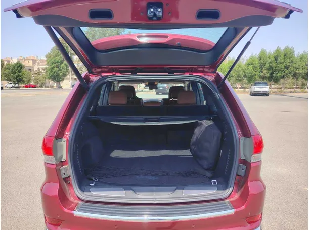 Car image 25