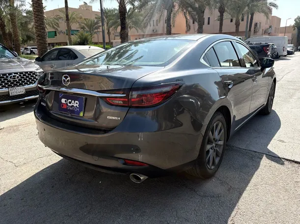 Car image 5