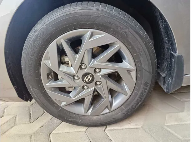 Car image 8