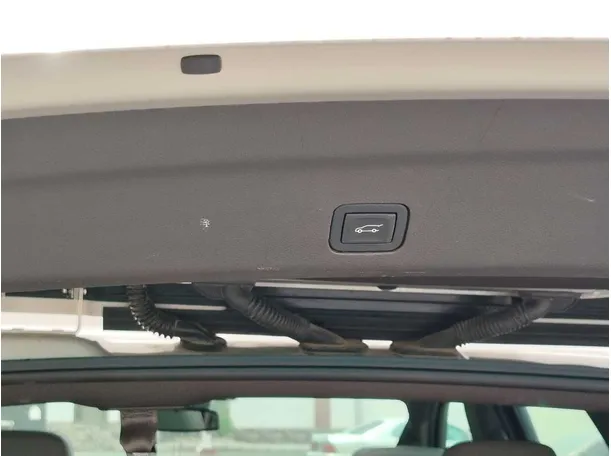 Car image 28