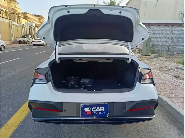 Car image 34