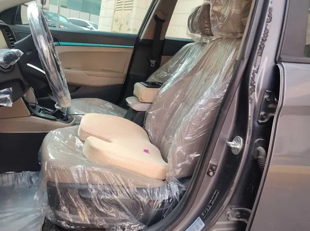 Car image 12