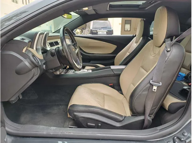 Car image 12