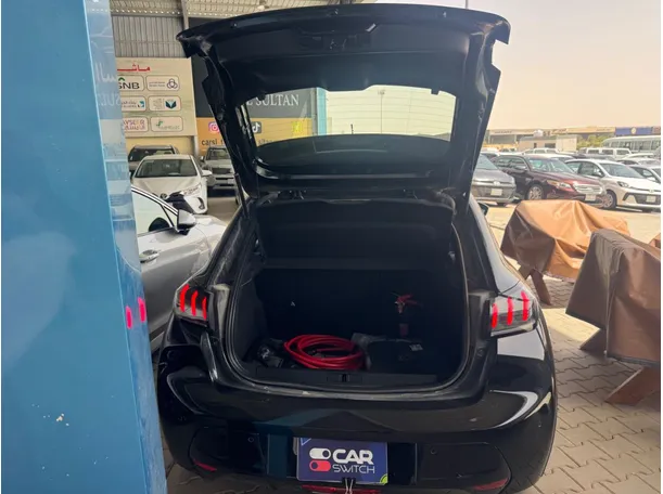 Car image 17
