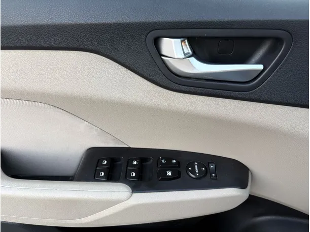 Car image 27
