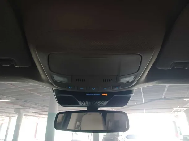 Car image 18