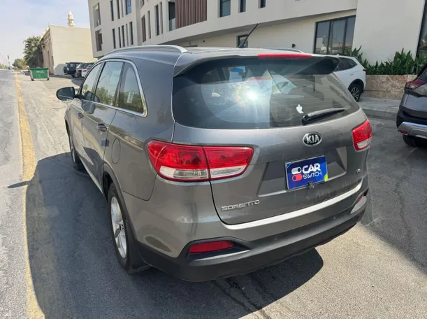 Car image 7