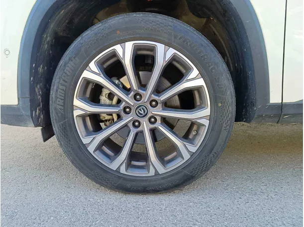 Car image 10