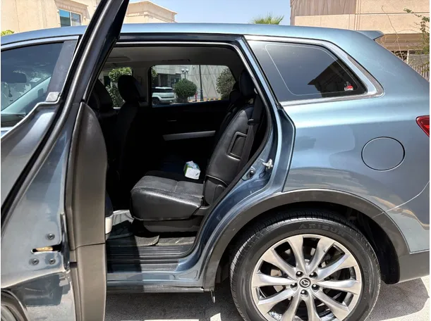 Car image 15