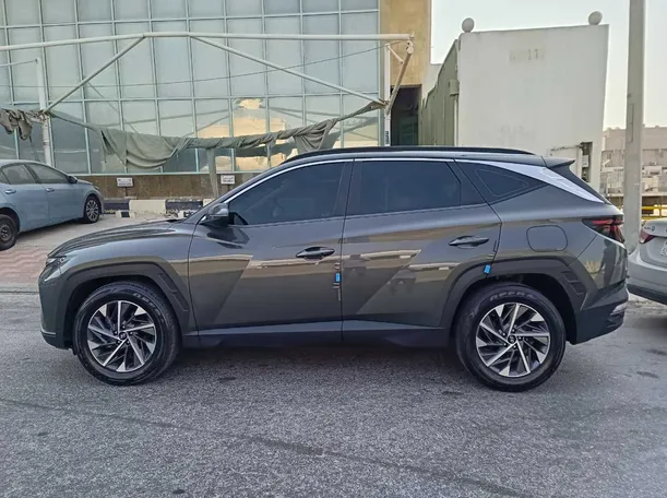 Car image 8