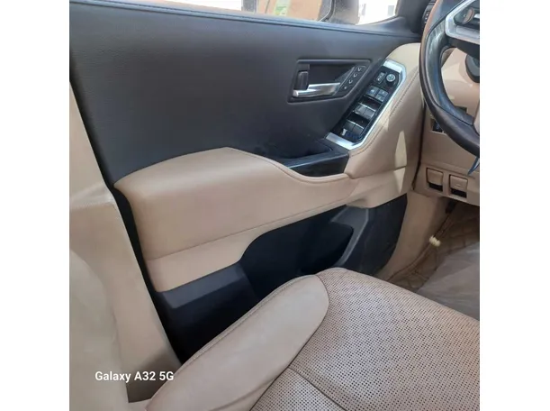 Car image 32