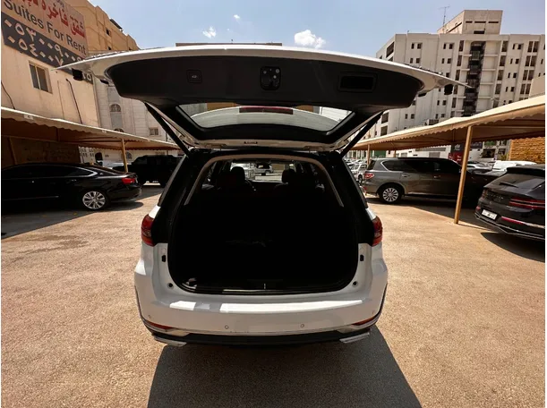 Car image 22