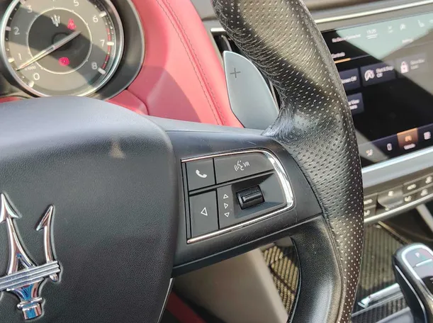 Car image 30