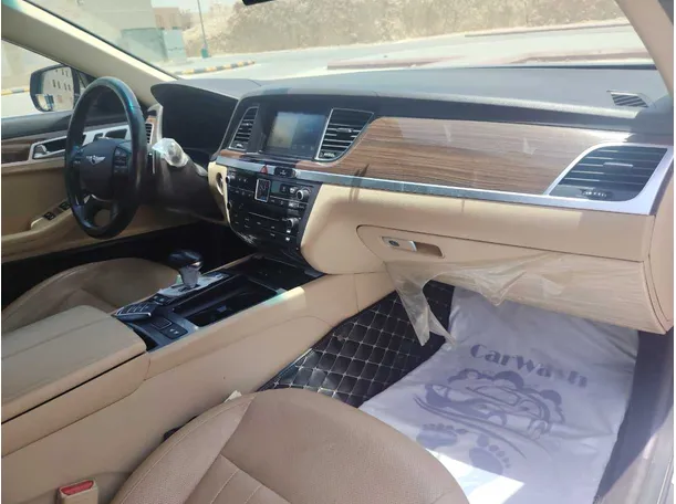 Car image 14