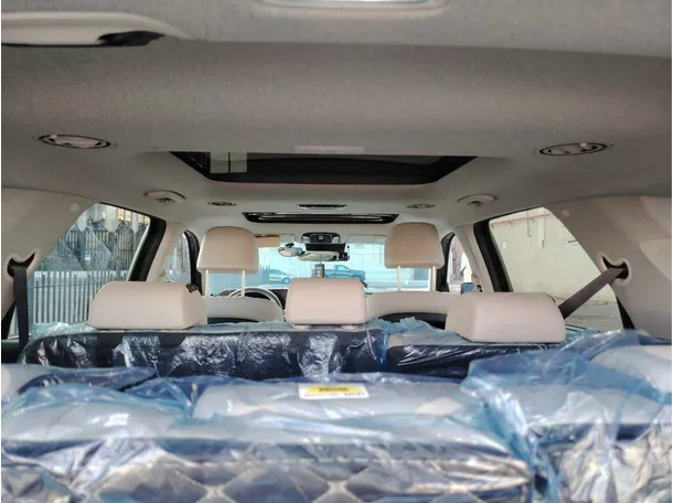 Car image 25