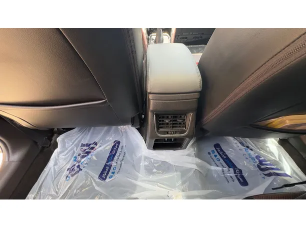Car image 27