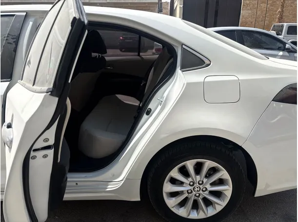 Car image 15