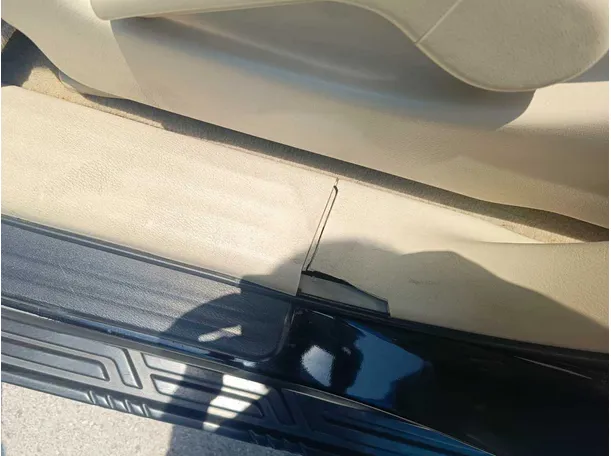Car image 30