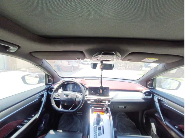 Car image 13