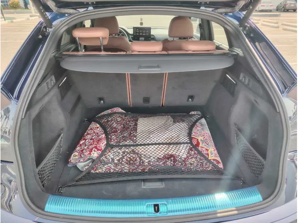 Car image 26