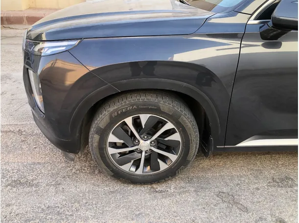 Car image 9