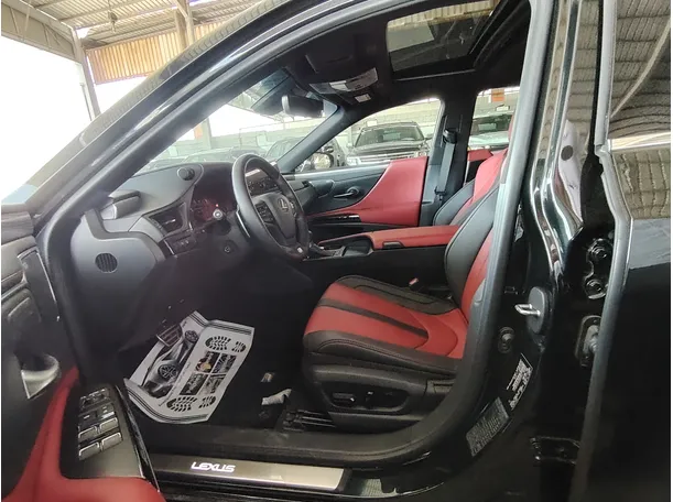 Car image 16