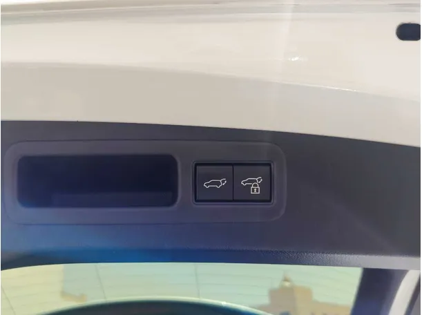 Car image 37
