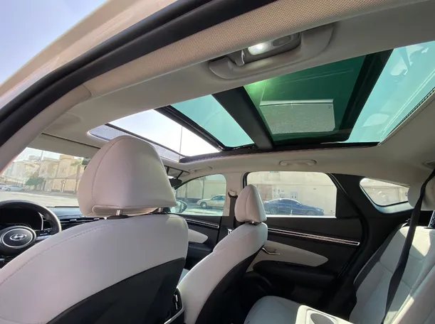 Car image 14