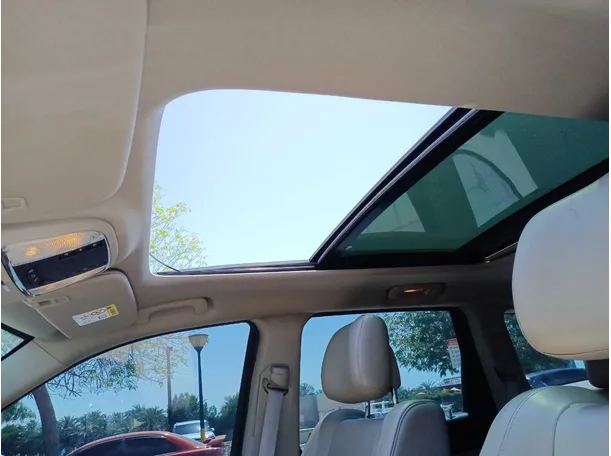 Car image 24