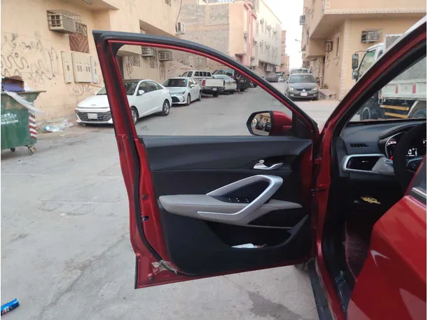 Car image 11