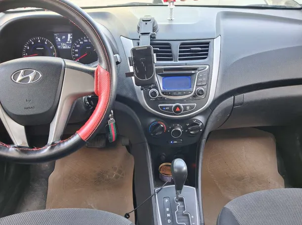 Car image 18