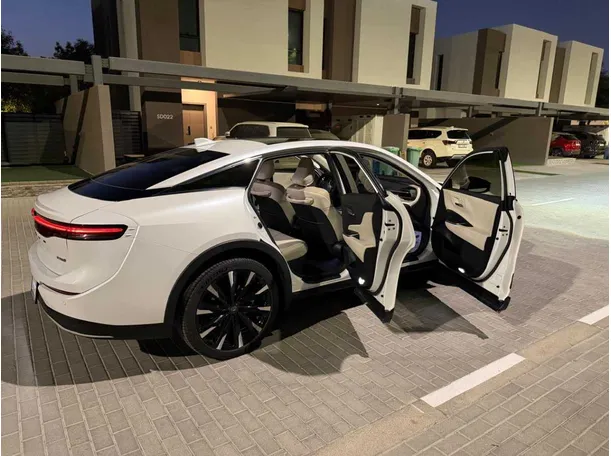 Car image 16