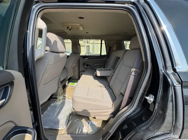 Car image 12