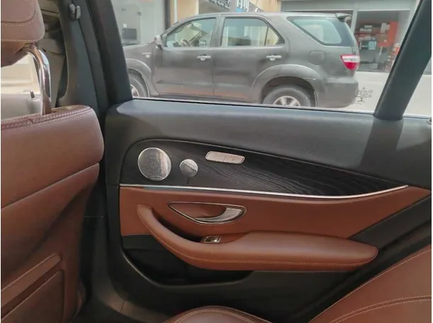 Car image 34