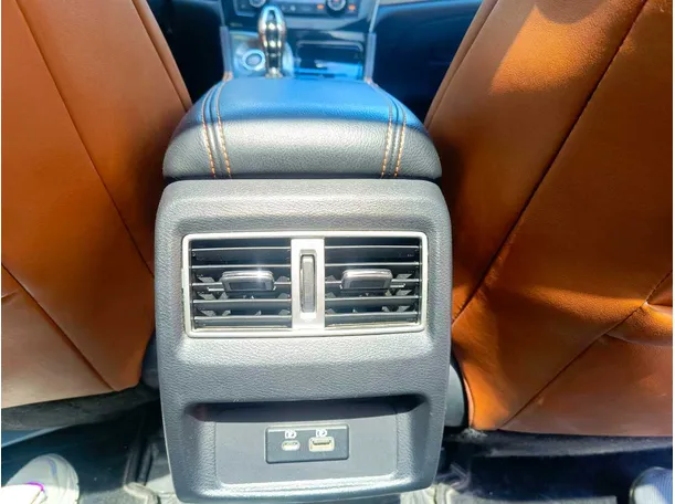 Car image 36