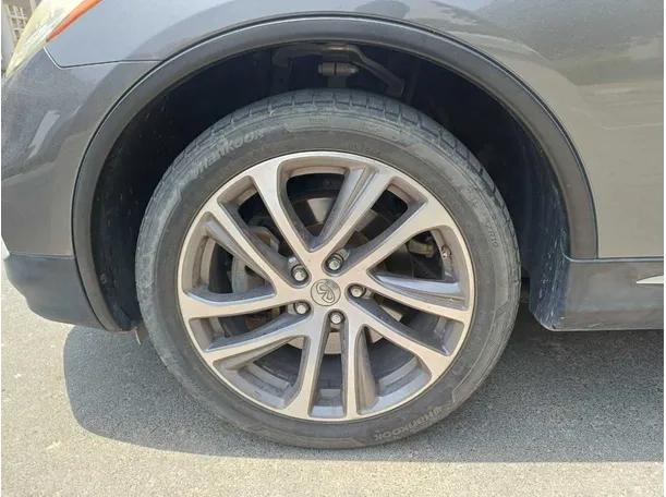 Car image 9