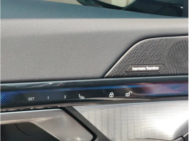 Car image 34
