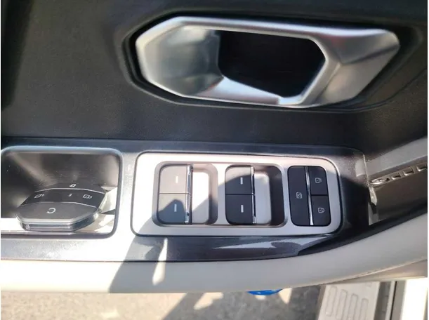 Car image 40