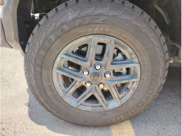 Car image 10