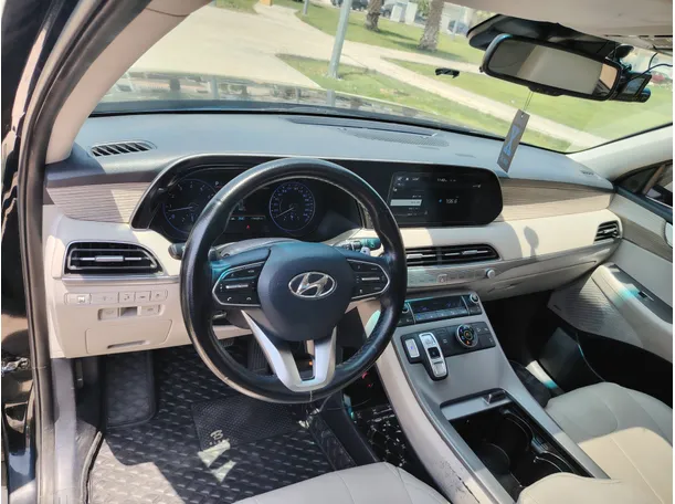 Car image 12