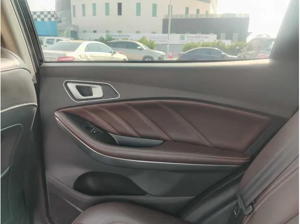 Car image 33