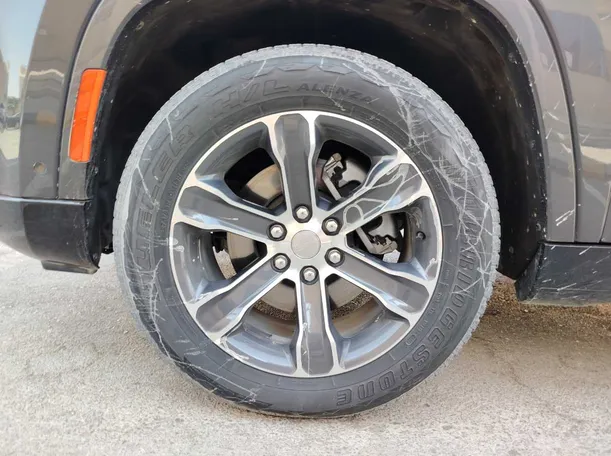 Car image 10