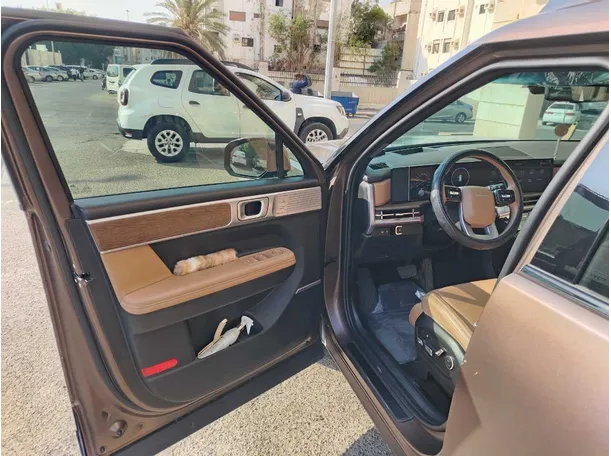 Car image 11