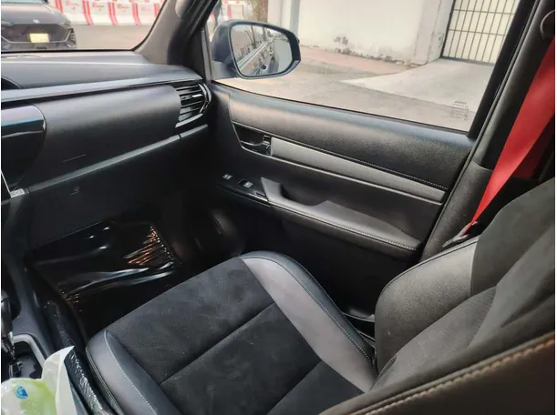 Car image 34