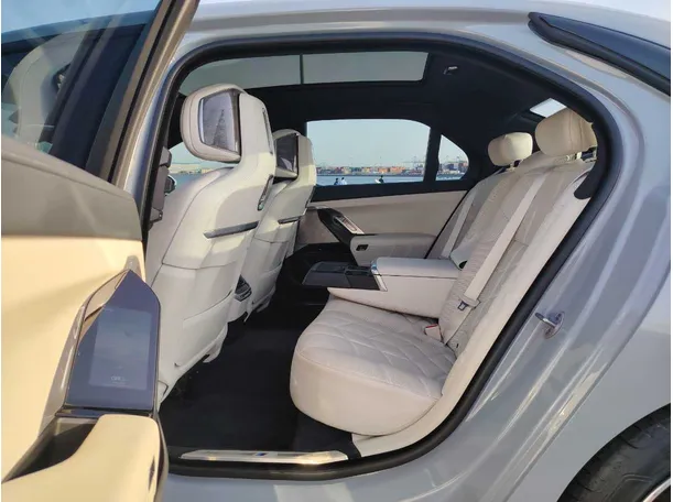 Car image 15