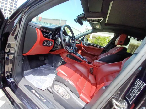 Car image 11