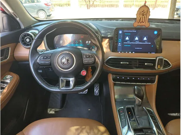 Car image 16