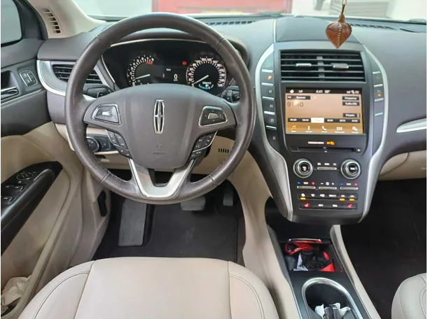 Car image 17